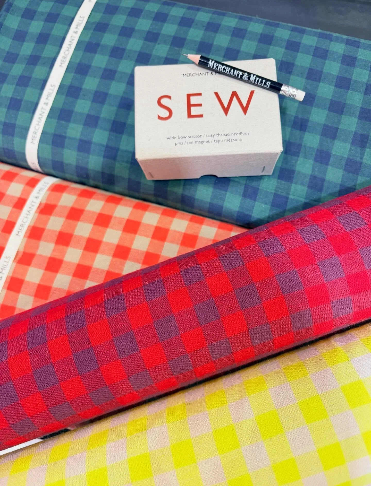 Checks we can&rsquo;t resist 🧵
#welovechecks 🖤
#merchantandmills 
#fabricitysg