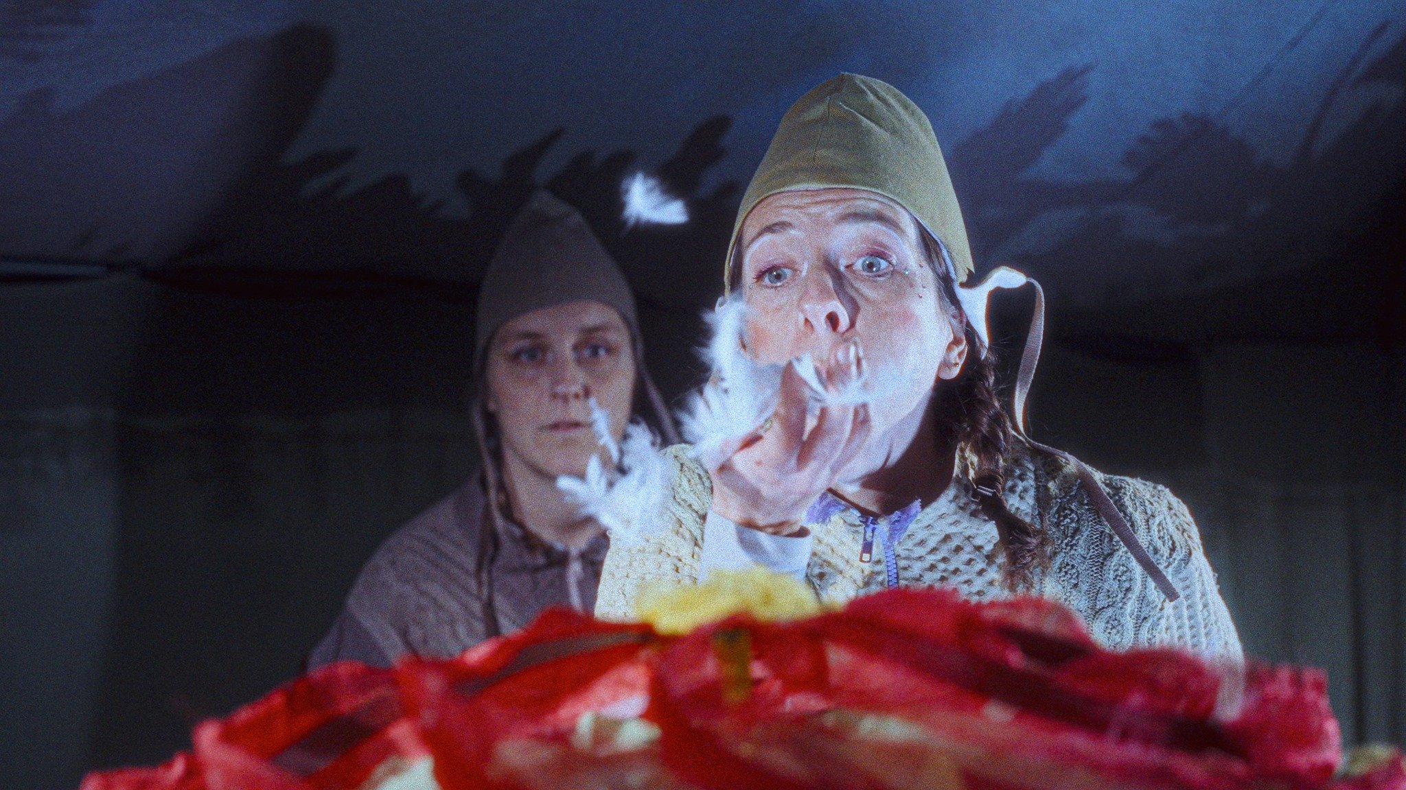 SE Opp! fjær på blomst.jpeg