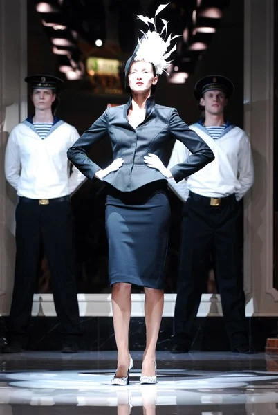Philip Treacy show, London Fashion Days (2007)