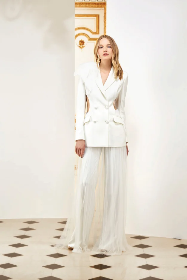 SS19 LookBook - Portrait_Page24_Image1.jpg