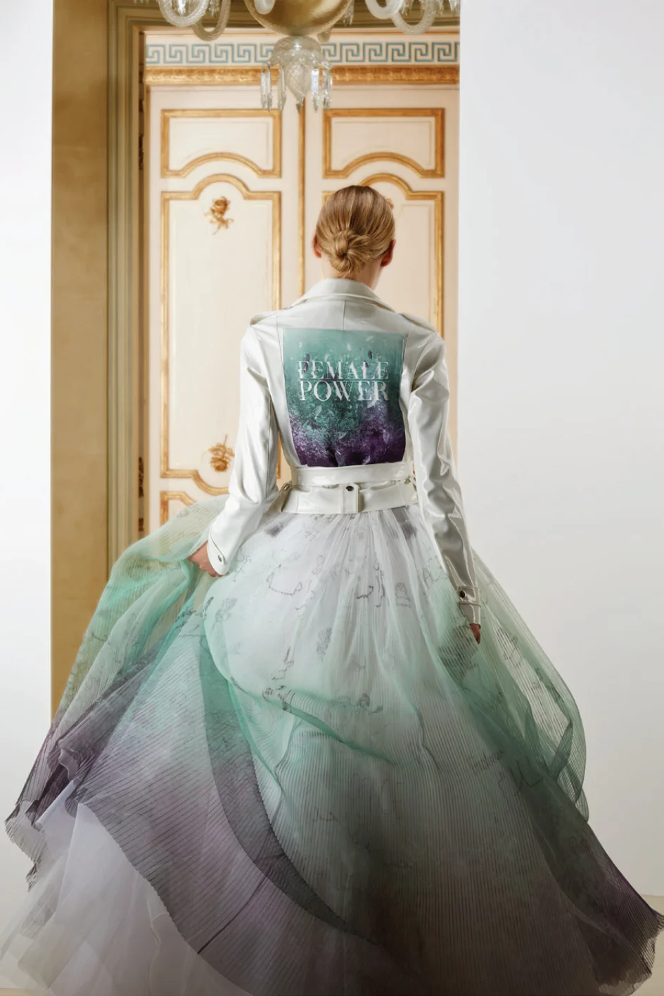 SS19 LookBook - Portrait_Page42_Image1.jpg