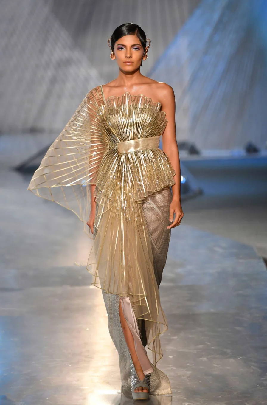 lookbook SS19 Amit Aggarwal-ilovepdf-compressed-ilovepdf-compressed_Page12_Image1.jpg