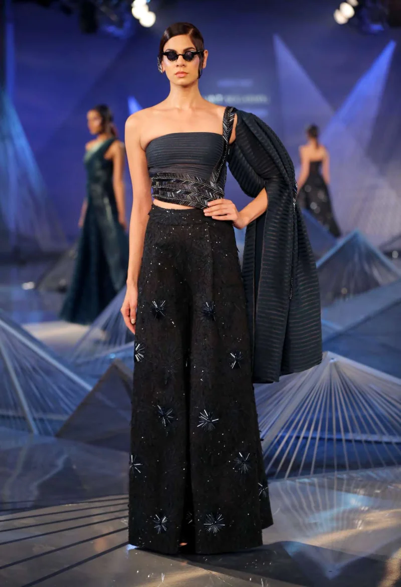 lookbook SS19 Amit Aggarwal-ilovepdf-compressed-ilovepdf-compressed_Page26_Image1.jpg