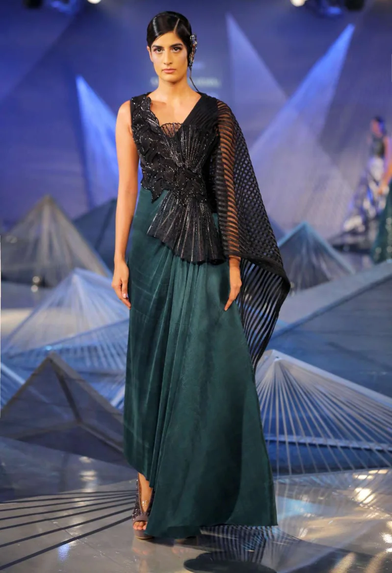 lookbook SS19 Amit Aggarwal-ilovepdf-compressed-ilovepdf-compressed_Page28_Image1.jpg