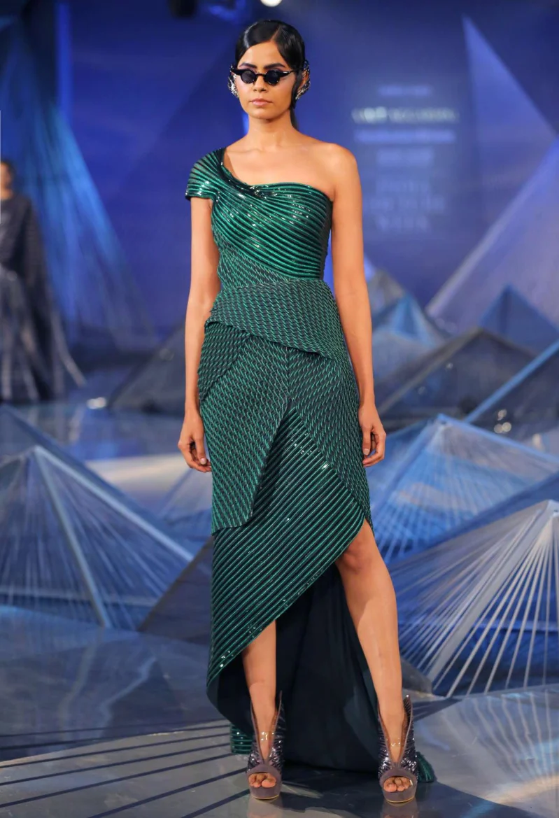 lookbook SS19 Amit Aggarwal-ilovepdf-compressed-ilovepdf-compressed_Page33_Image1.jpg