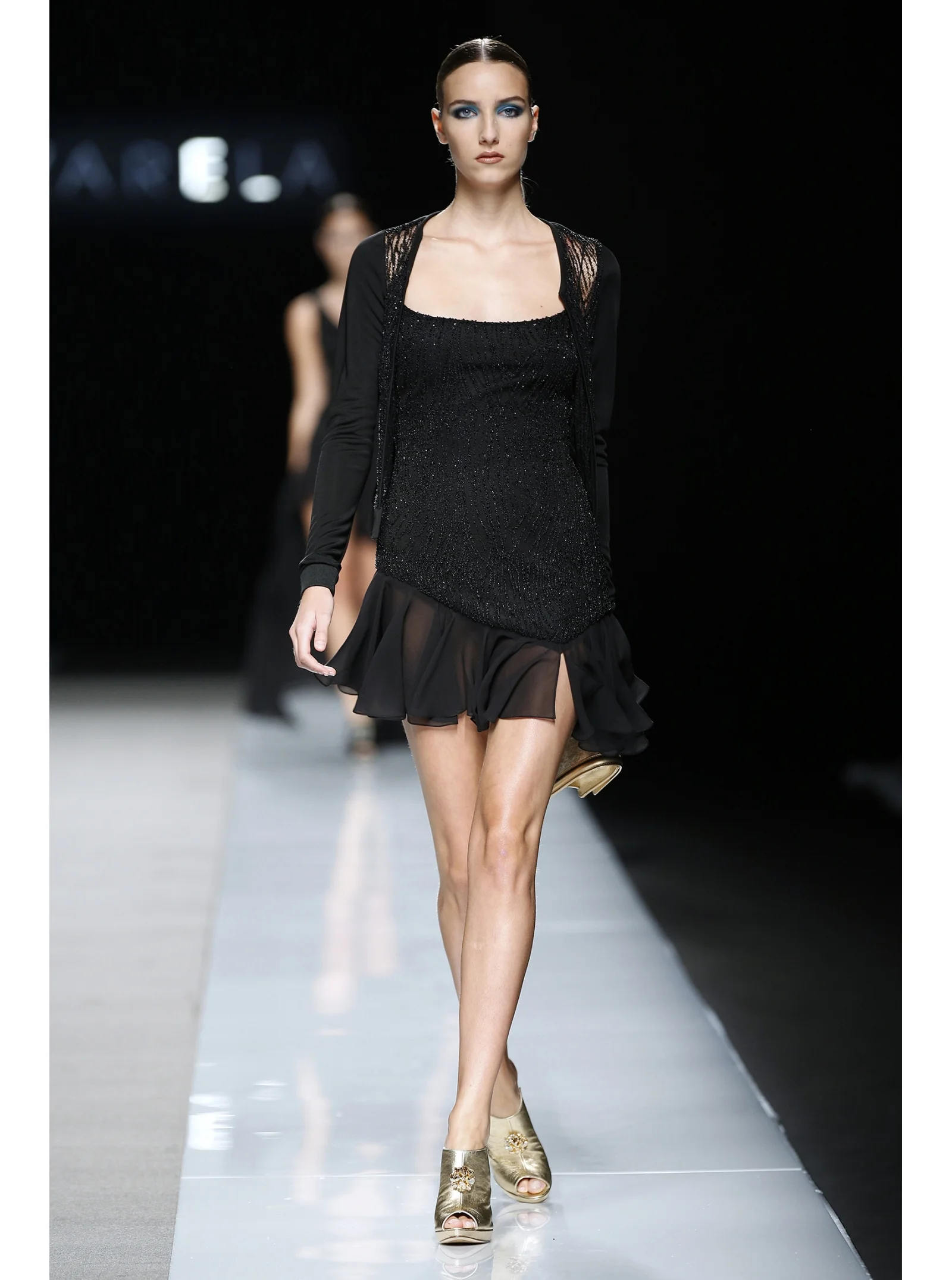 vestido-corto-gasa-y-cristal.jpg