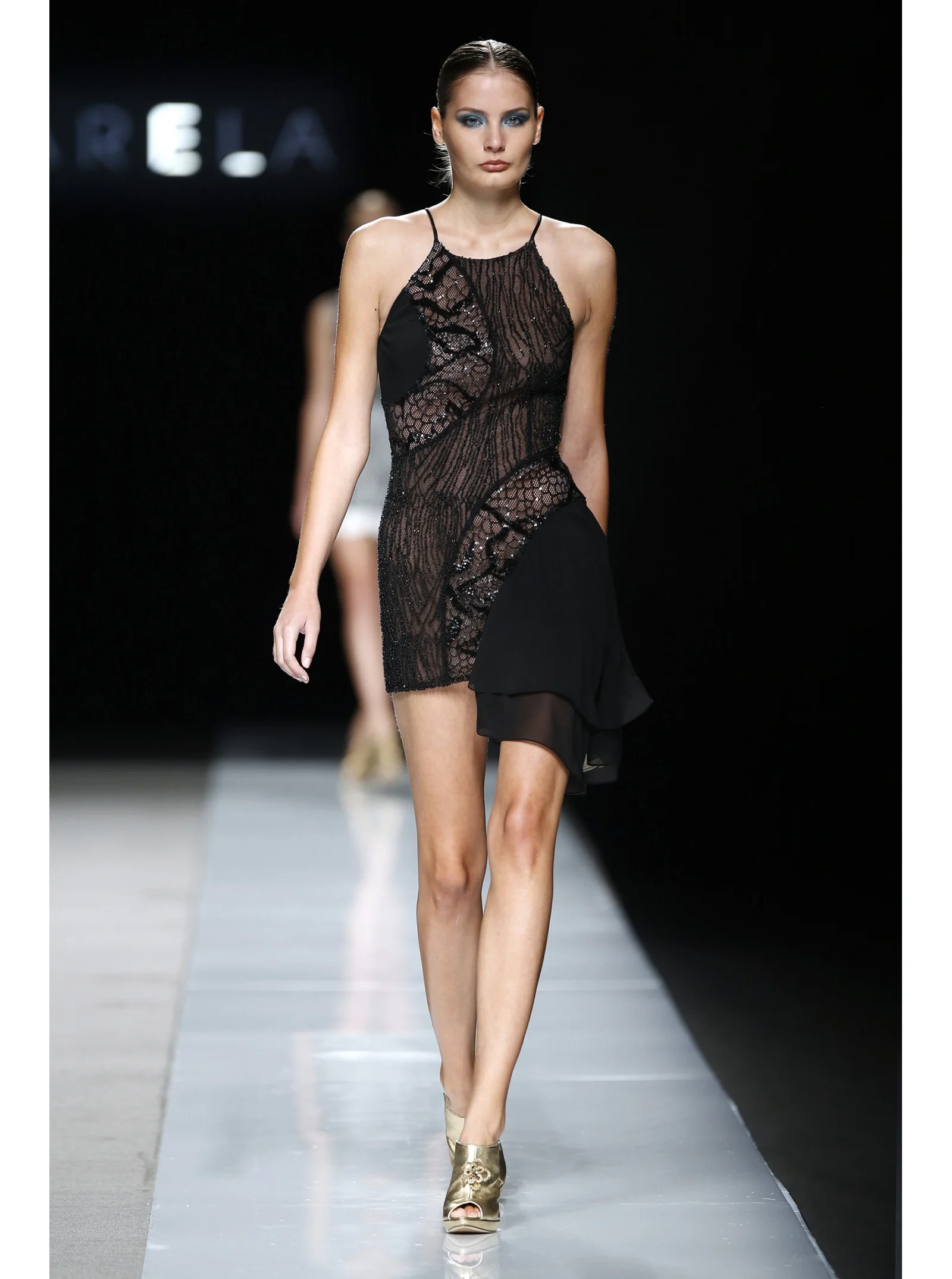 vestido-halter-punto-gasa-y-encaje-bordado-cristal.jpg