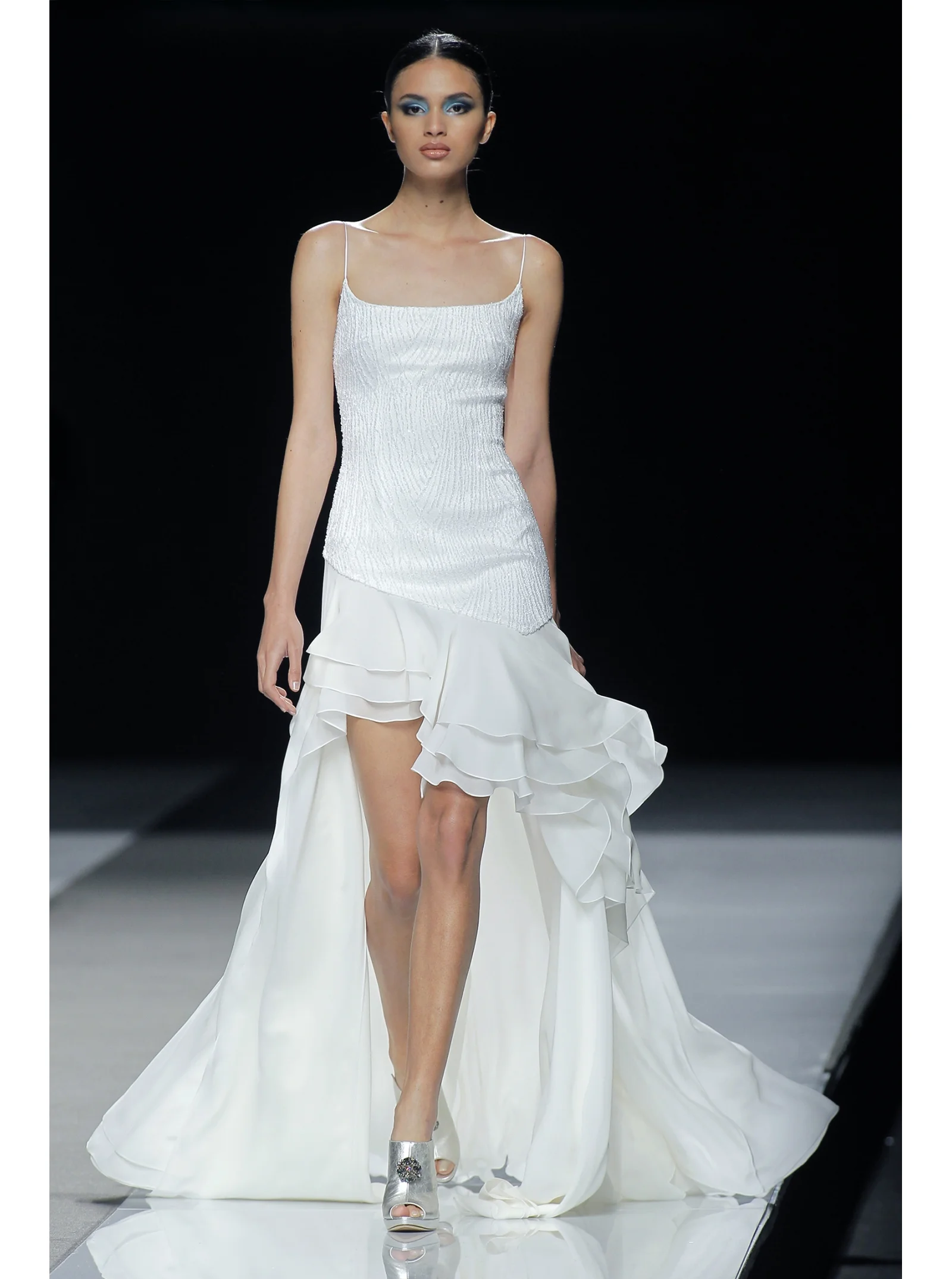vestido-largo-en-encaje-bordado-cristal-y-gasa.jpg