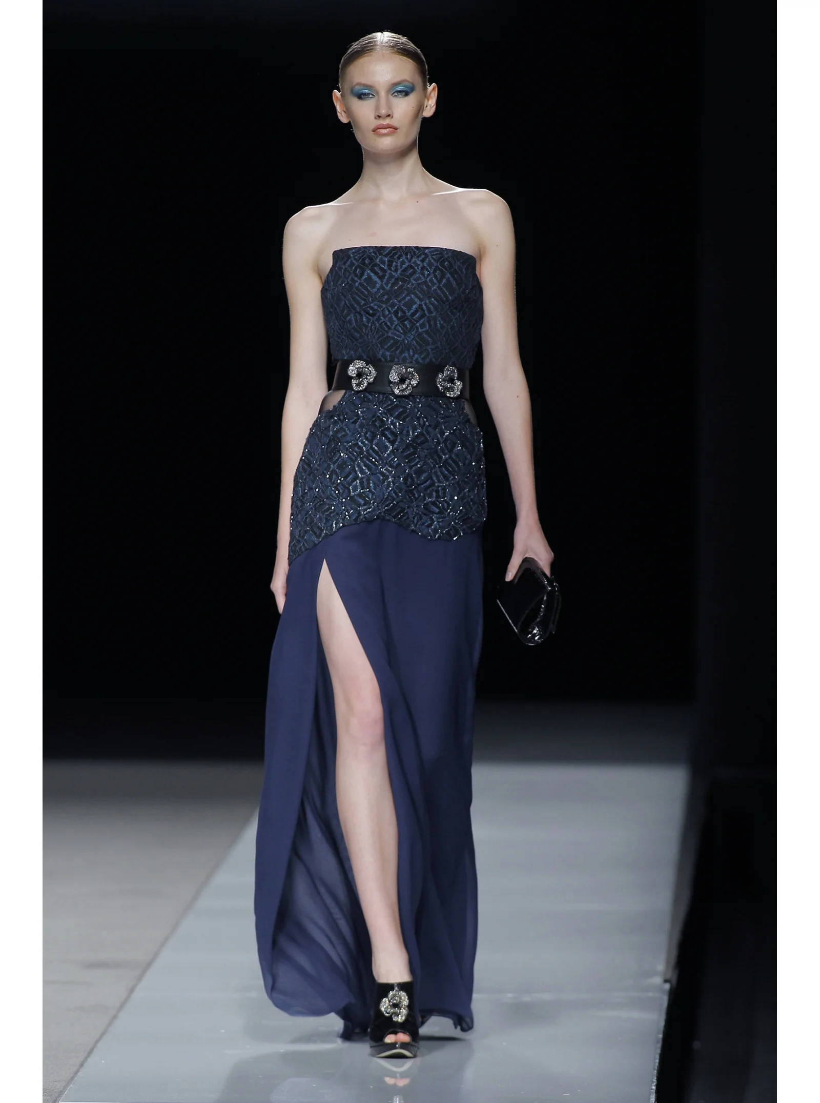 vestido-palabra-de-honor-encaje-bordado-y-gasa.jpg