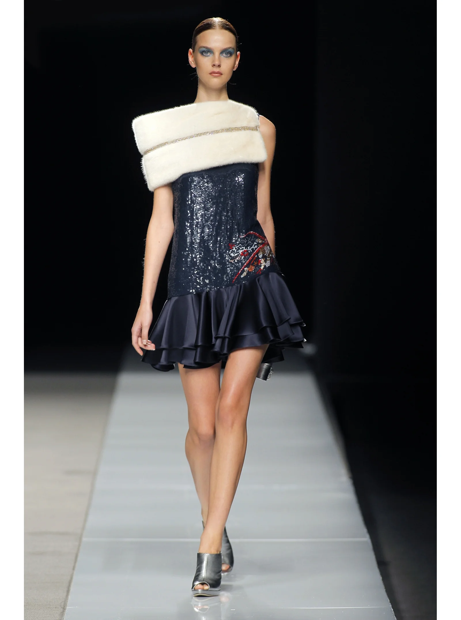vestido-volantes-pailletes.jpg