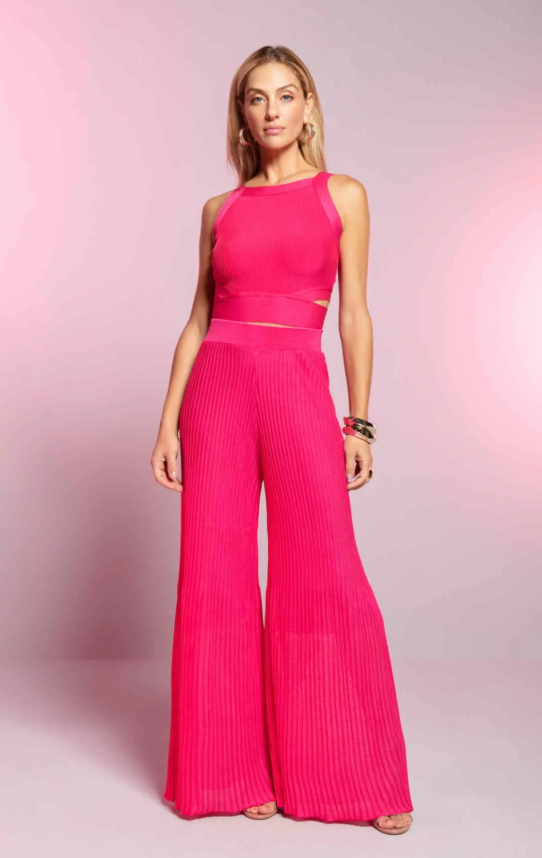 1 dolar  LOOKBOOK VERAO 23_Page52_Image1.jpg