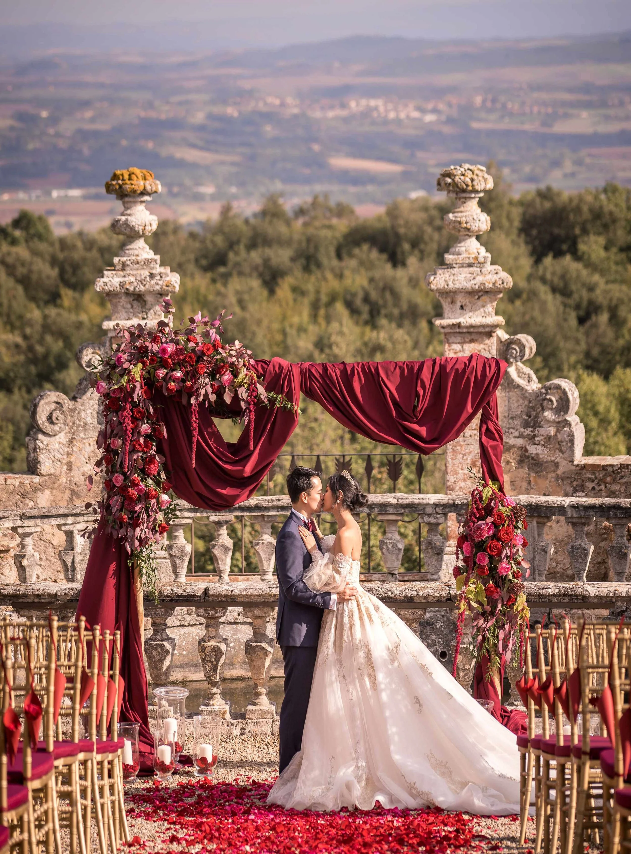 「金」與「紅」義式奢華浪漫婚紗閃耀義大利托斯卡尼 盡顯唯美風華