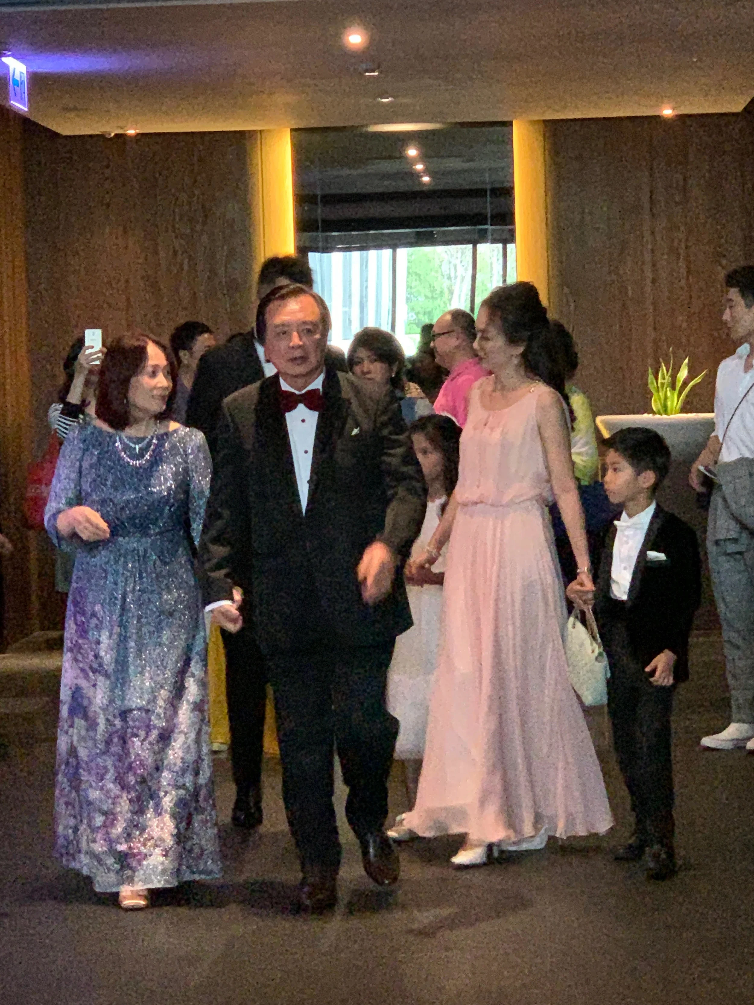 蘇菲雅婚紗替林志玲世紀婚禮量身訂製父母與家人出席的禮服