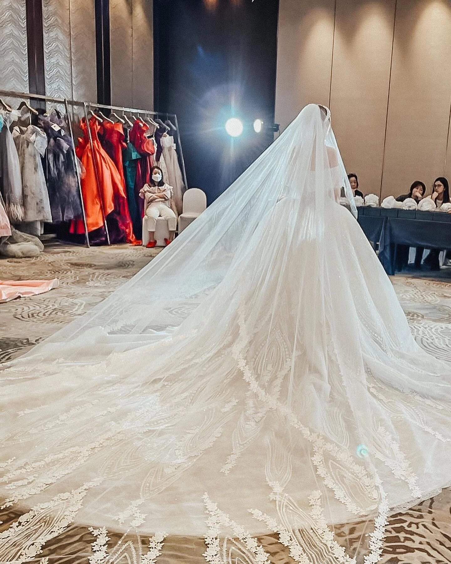 .🐚
⠀⠀⠀⠀⠀⠀⠀⠀⠀
清透細緻光烏干紗，珍珠光澤，
義大利特殊織紋布料剪裁設計，復古高貴。
-
流線型蕾絲貼花設計，裙身立體波動，
貝殼立體珠，裙擺蕾絲線條拼排，與樹影風格相呼應。
⠀⠀⠀⠀⠀⠀⠀⠀⠀
&mdash;⠀⠀⠀⠀⠀⠀⠀⠀⠀
歡迎預約參觀諮詢@sophiaritz1990⠀⠀⠀⠀
.⠀⠀⠀⠀⠀⠀⠀⠀⠀
#婚紗 #wedding #taiwan #photography #婚紗攝影 #bride #婚紗照 #love #photo #weddingdress #prewedding