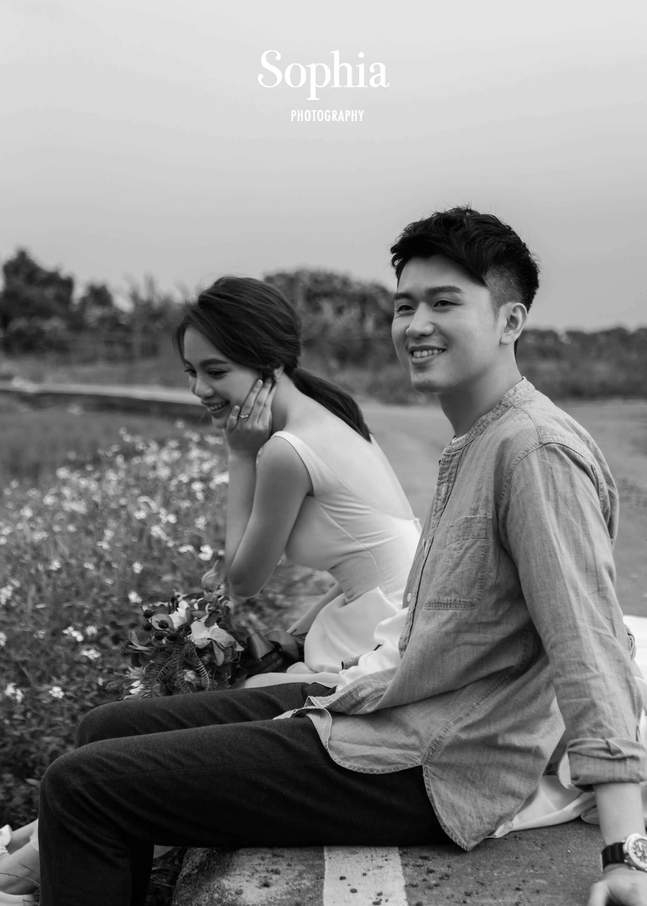  蘇菲雅婚紗-白色狂熱聯名-花海-外景-黑白-婚紗照 