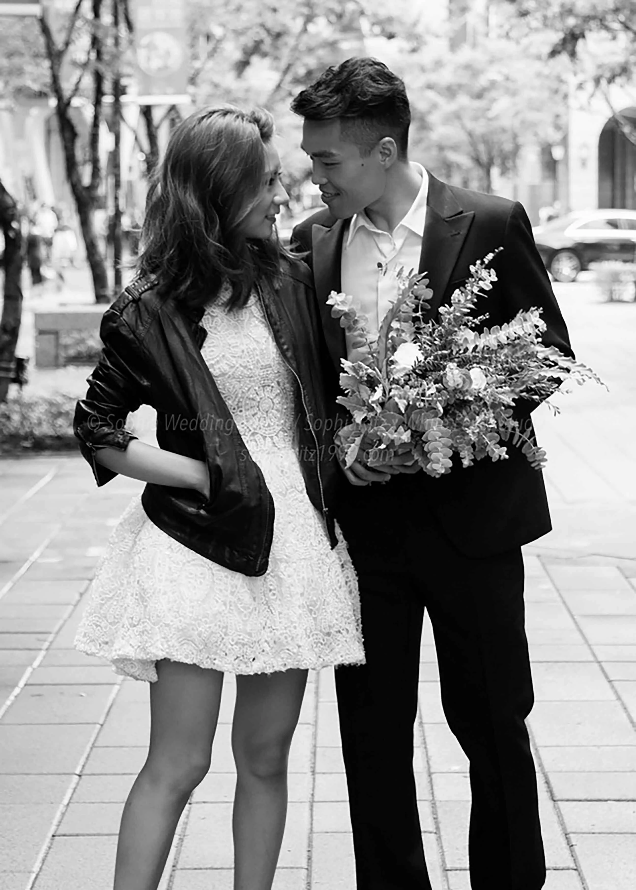  蘇菲雅婚紗-白色狂熱聯名-街景-人像-黑白-婚紗照 
