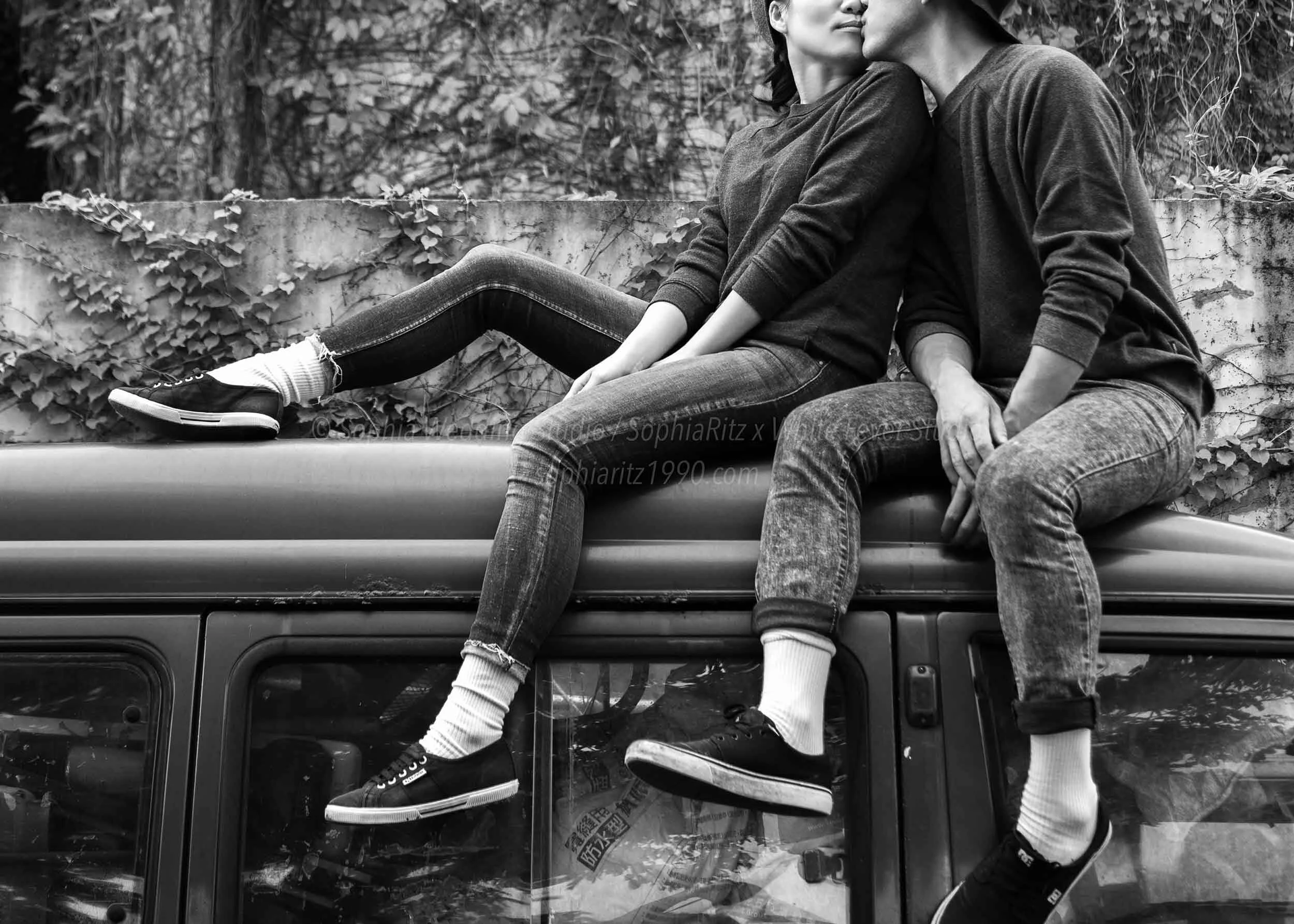  蘇菲雅婚紗-白色狂熱聯名-外景-街景-黑白-便服-特寫-情侶照 