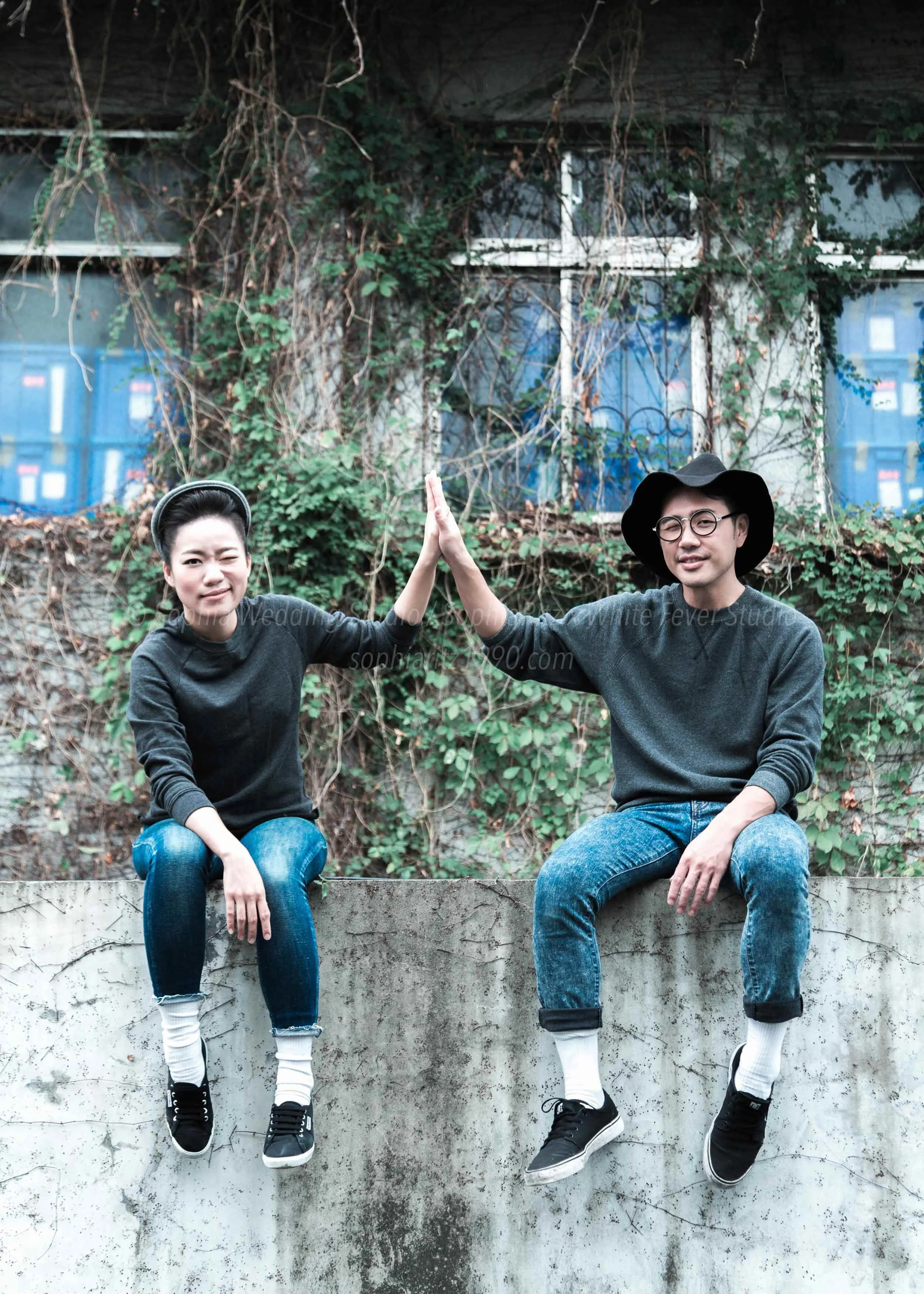  蘇菲雅婚紗-白色狂熱聯名-外景-巷子-便服-情侶照 