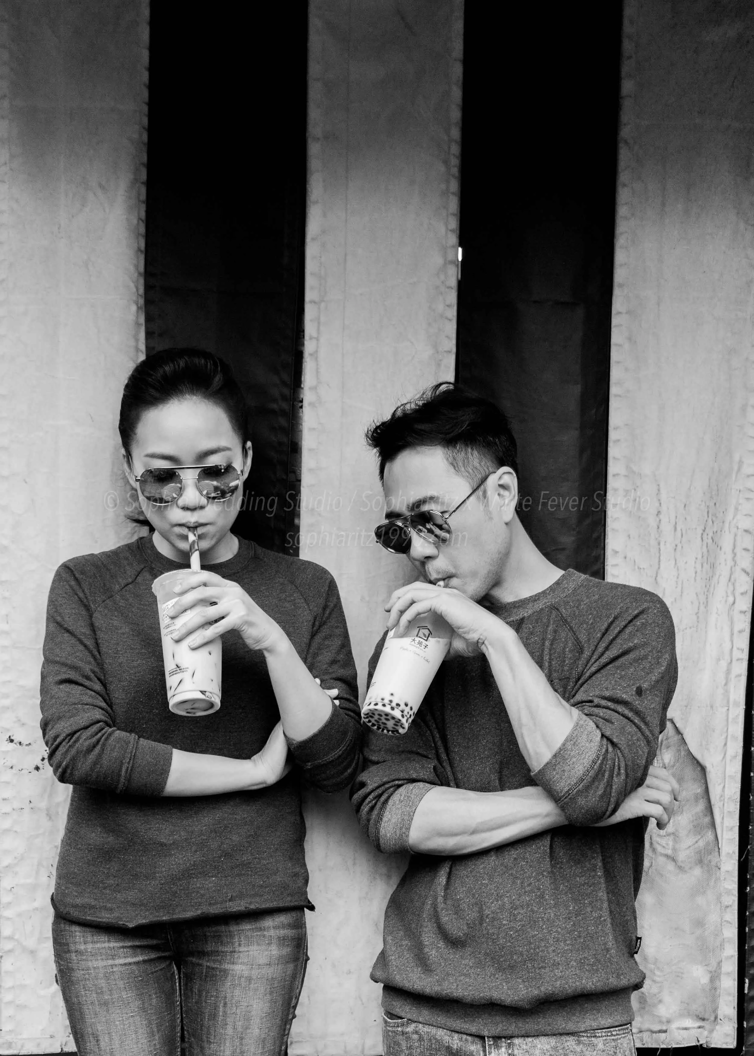  蘇菲雅婚紗-白色狂熱聯名-外景-街景-便服-黑白-情侶照 