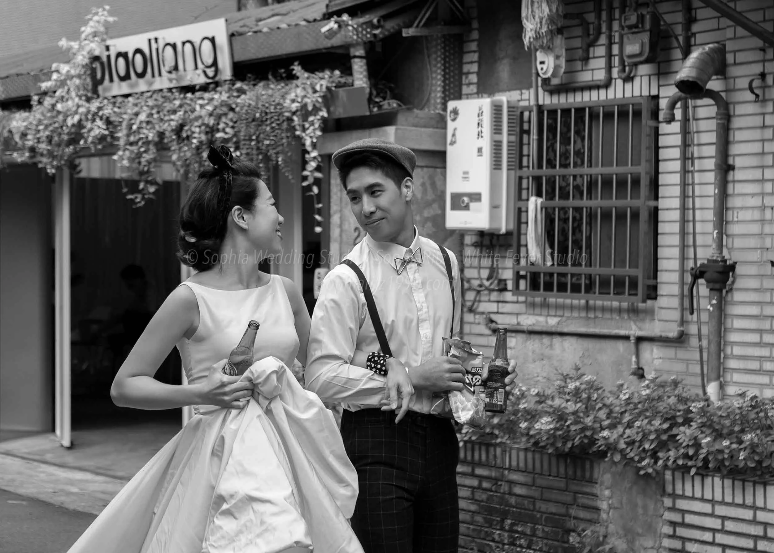  蘇菲雅婚紗-白色狂熱聯名-街景-外景-黑白-婚紗照 