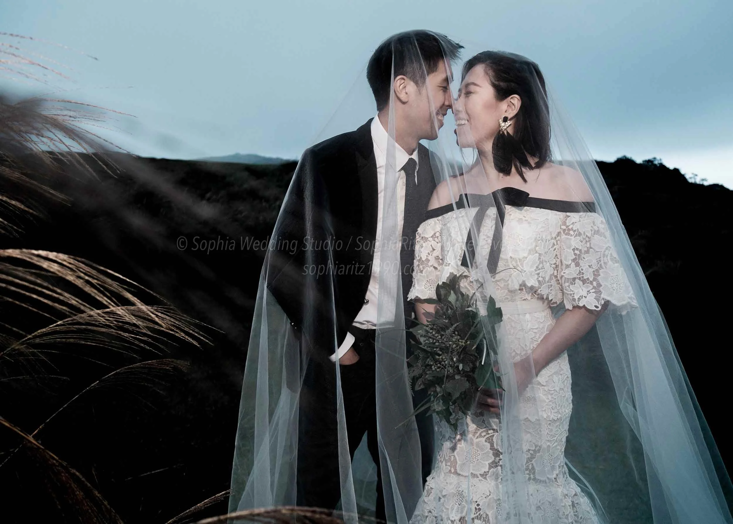  蘇菲雅婚紗-白色狂熱聯名-陽明山-外景-芒草-婚紗照 