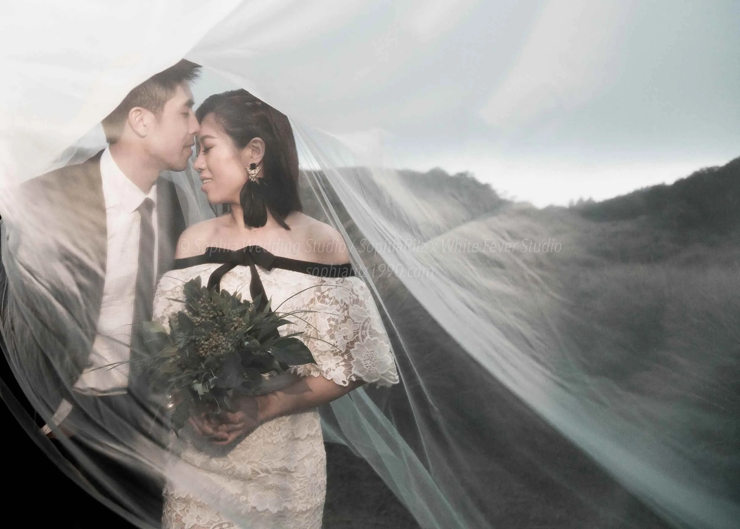  蘇菲雅婚紗-白色狂熱聯名-陽明山-外景-芒草-婚紗照 