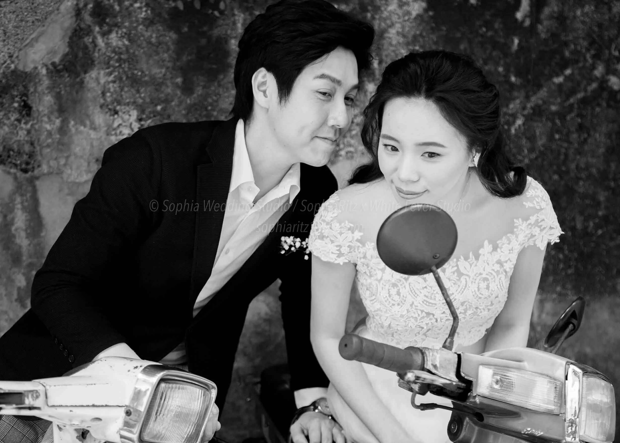  蘇菲雅婚紗-白色狂熱聯名-街景-外景-黑白-婚紗照 