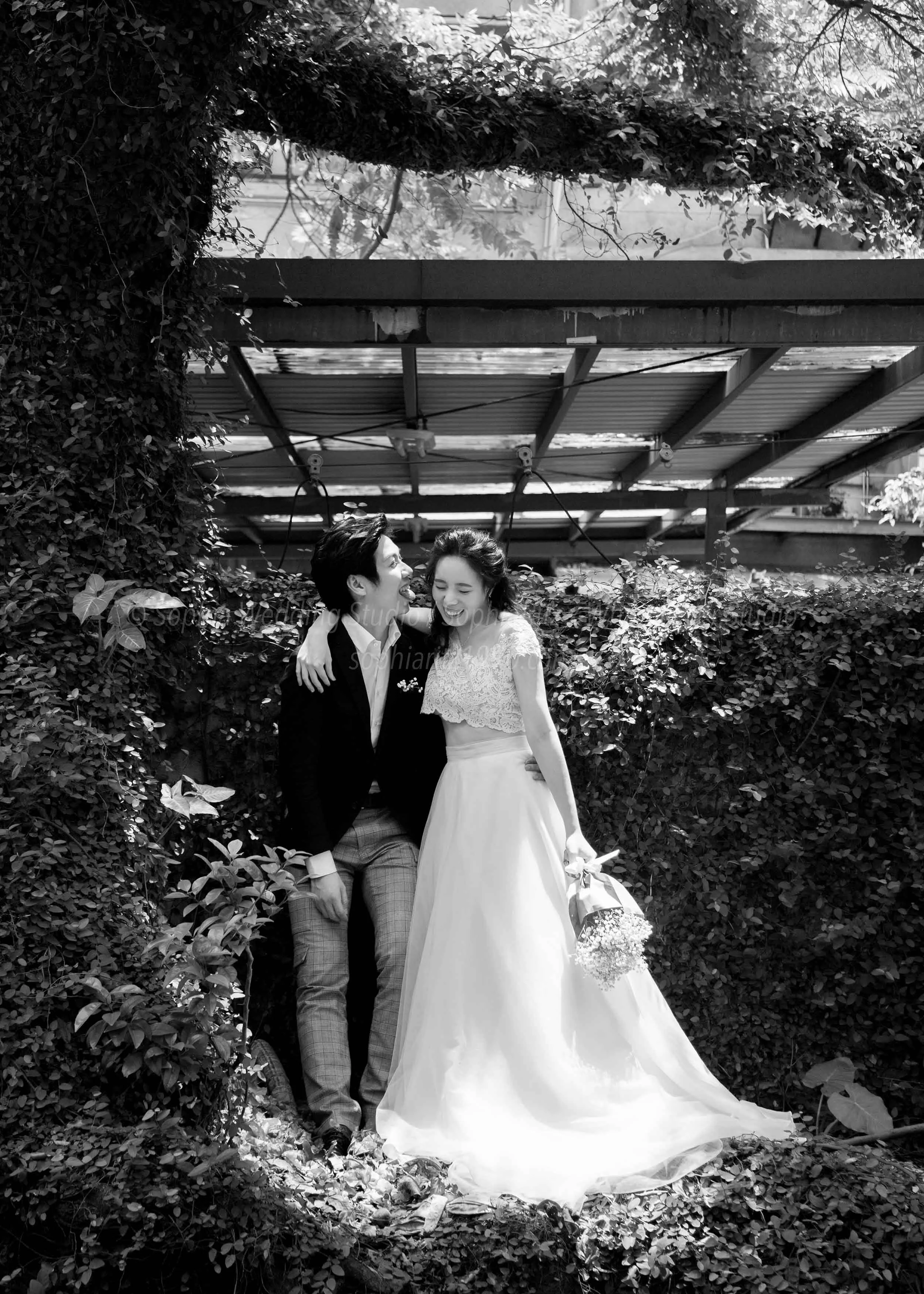  蘇菲雅婚紗-白色狂熱聯名-街景-外景-黑白-婚紗照 