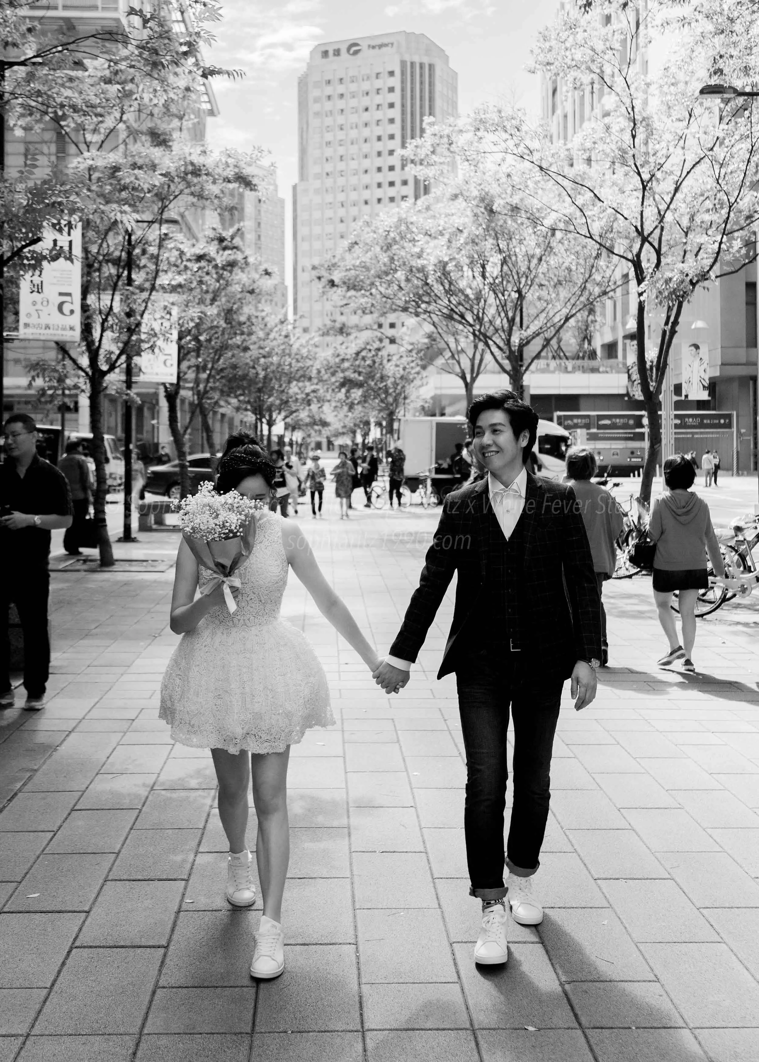  蘇菲雅婚紗-白色狂熱聯名-街景-外景-黑白-婚紗照 
