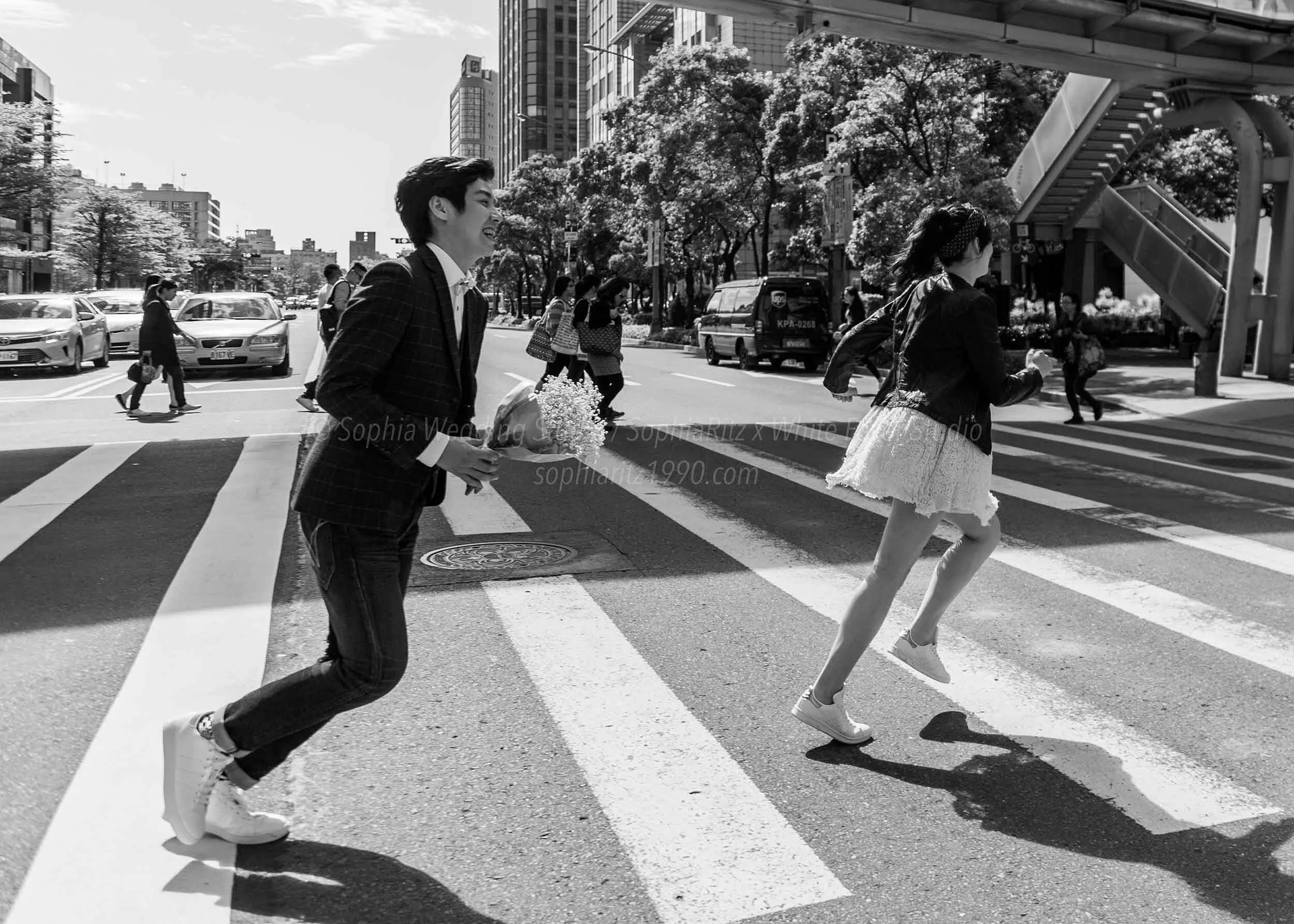  蘇菲雅婚紗-白色狂熱聯名-街景-外景-黑白-婚紗照 