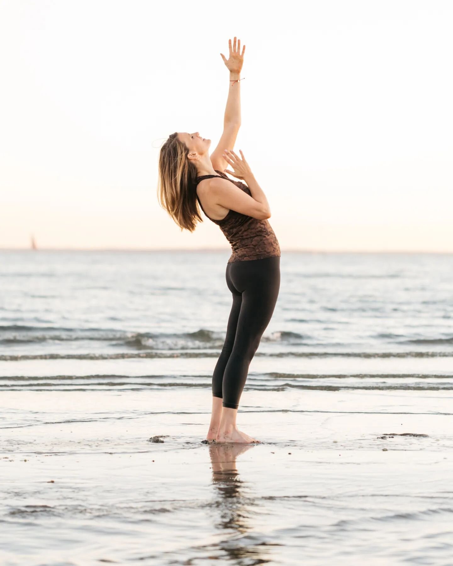 It's hard to believe we were in the ocean just one week ago. I'm kind of obsessed with this Sherwood Island yoga photo session. 🧘🏽&zwj;♀️🍂📿🙏🏼