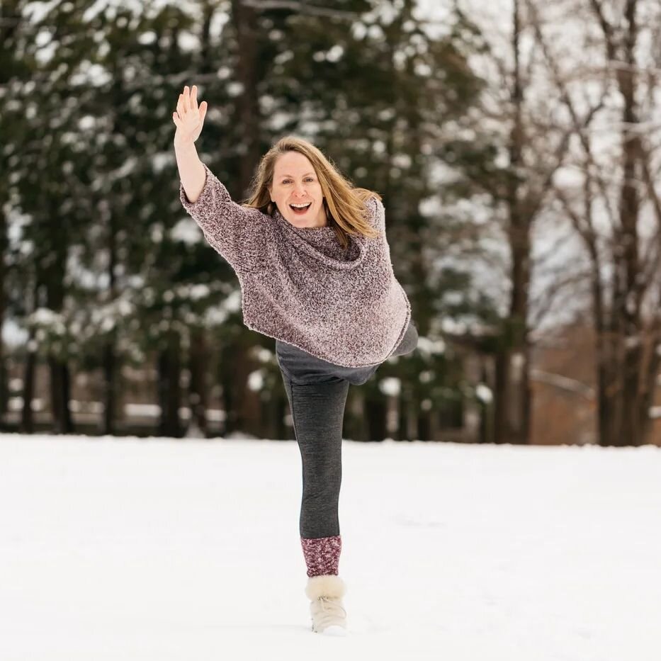 How's everyone hanging in there in this frigid weather? ❄️
📷 by @tracyrodriguezphotography for the beautiful Nicole 🧘🏽&zwj;♀️ @chakrapoweryoga ❤️❤️ Miss you.