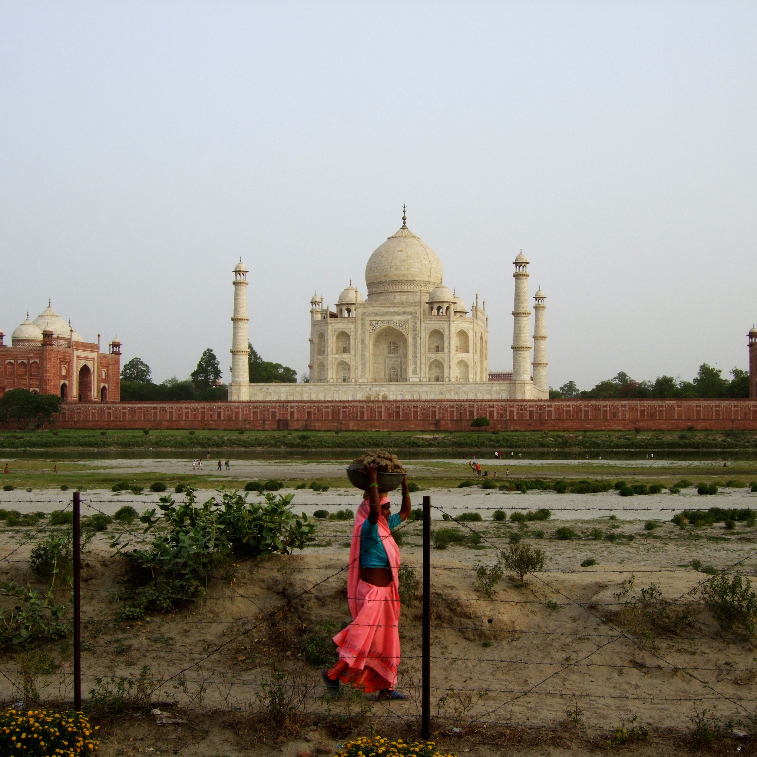 Snapshot: the other side of the Taj Mahal