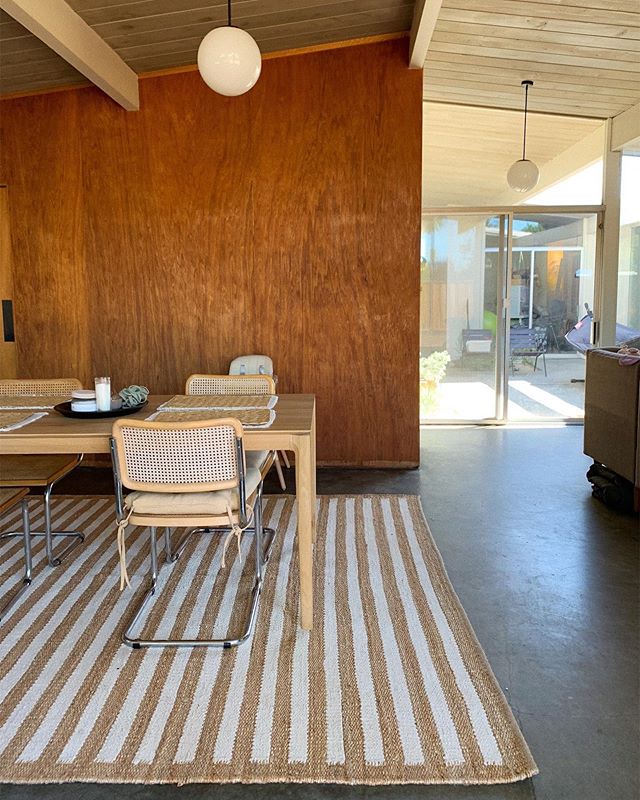 ⚪️⚪️
&bull;
&bull;
&bull;
&bull;
#eichler #atrium #eichlerhome #midcenturymodern #california #remodel #hgtv #homerenovation #home #apartmenttherapy #sodomino #remodelista #dwell #mcm #eichlerhomes #californialiving #sunsetmagazine #diy #wip #cb2 #vin