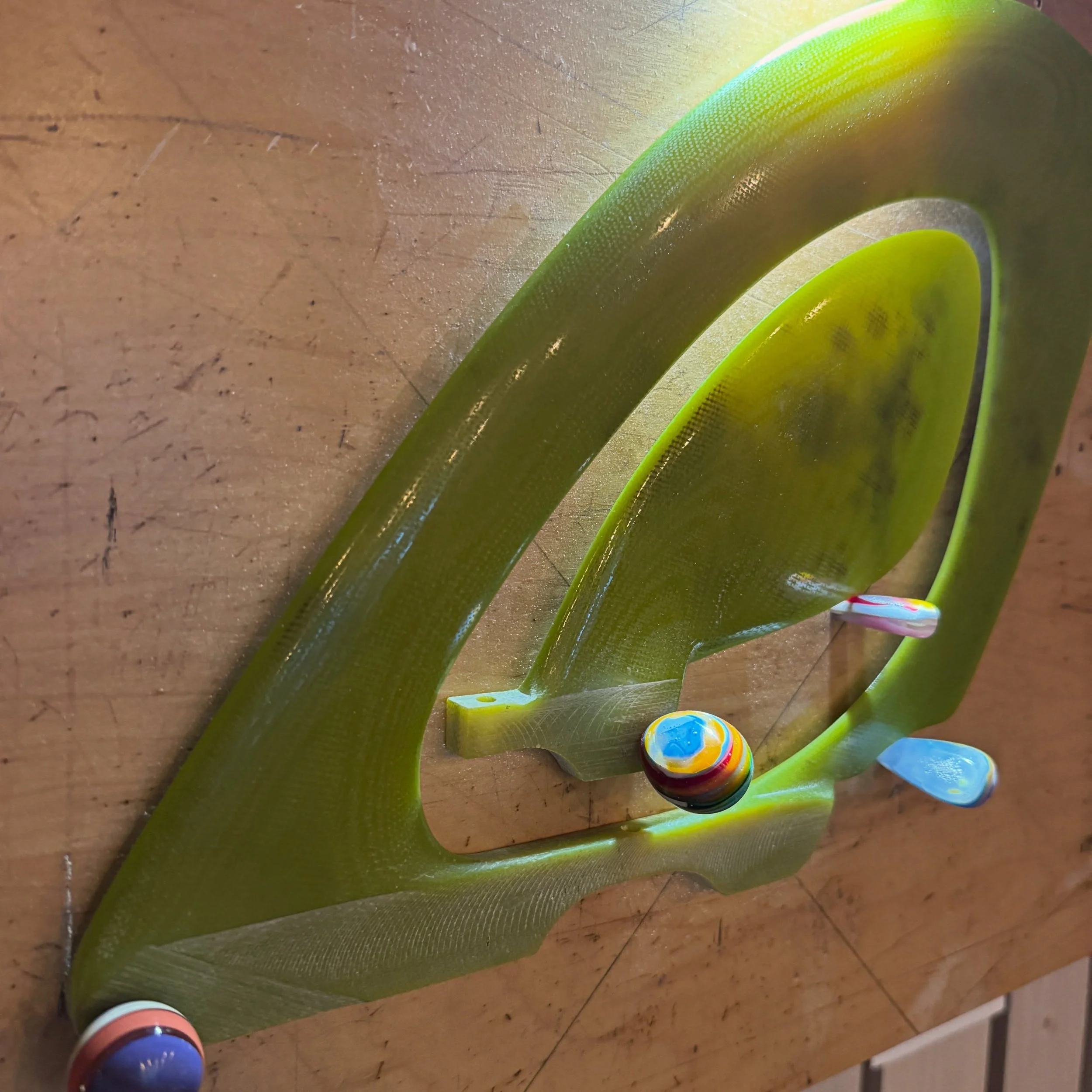 &lsquo;Inside Out&rsquo; - @swanksurf&rsquo;s flow-thru D-fin with a trailer fin made from the flow-thru waste. Mounted with resin knobs on his OG fin panel layup surface. On view as part of our OFF LEASH art show @savardbeerandboard until the end of