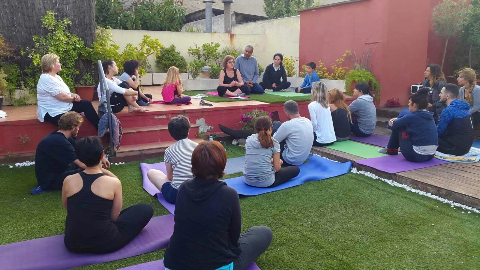 yoga solidario tamaia.jpg