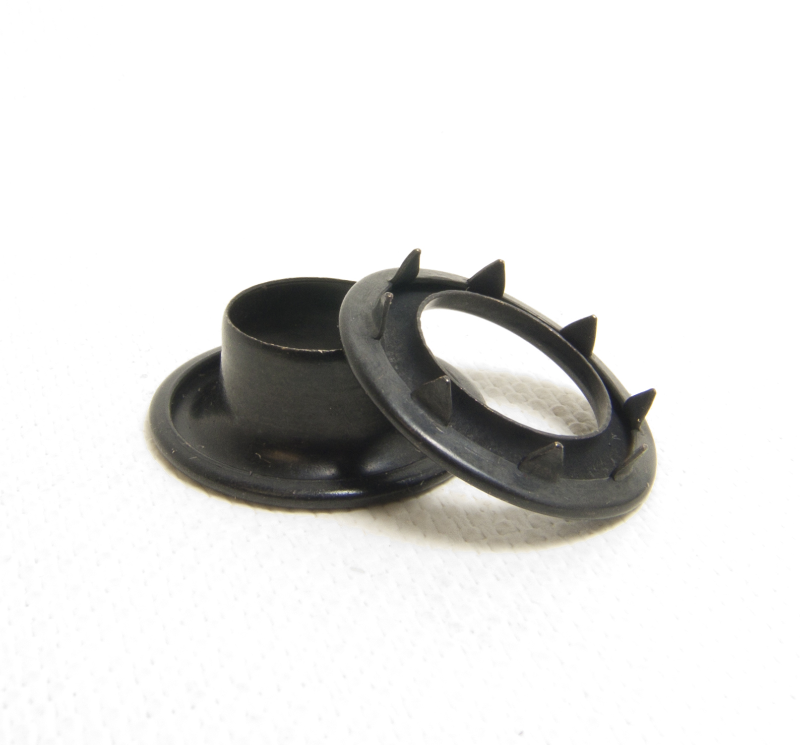 NO 4 SPUR GROMMET CLOSE UP A.jpg