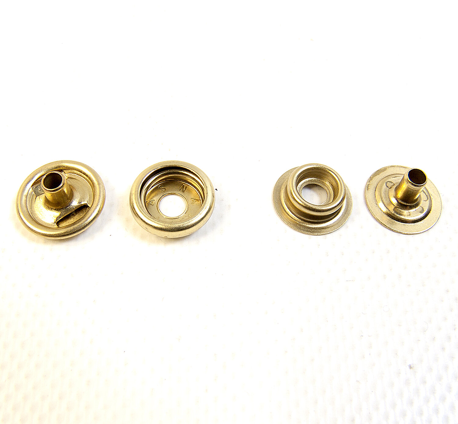 Brass 4 Part Spring Snap Button, Packaging Type: Box, Round at