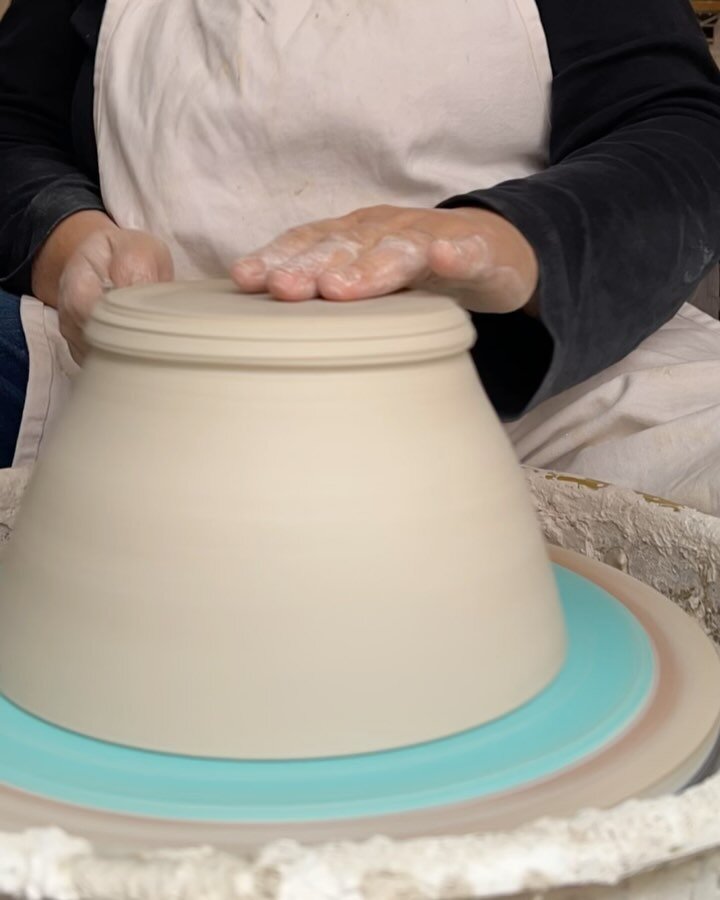 Last day at the wheel before @asparagusvalleypotterytrail! 

Trimming in time lapse then in (kind of lonnnngggg) real time. 

Today I ditched my giffin grip in frustration (I think it&rsquo;s off center 🥹) and used this cool sticky &ldquo;gripping p
