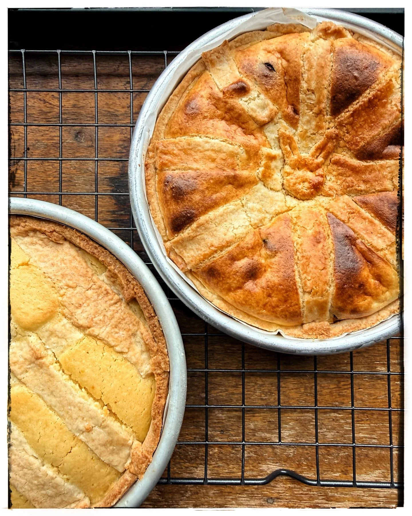 Hippity hoppity 🐰

1- Torta di ricotta con cioccolato from @emikodavies Aquacotta and a faux ricotta version using the almond &ldquo;ricotta&rdquo; from  @mangia_bedda. 

2. A tumbler with a rabbit vase 

3. The windowsill next to my painting table 