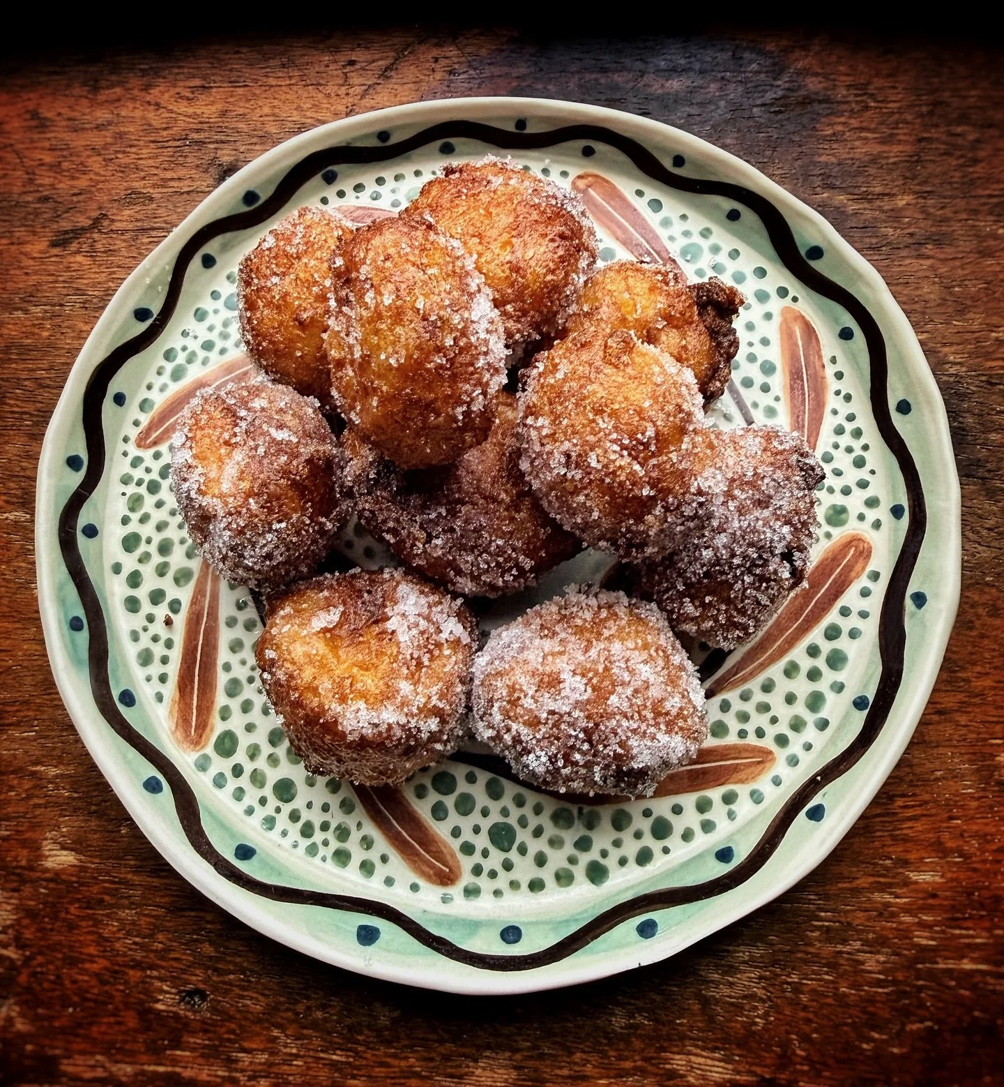 Frittelle di riso 🥳🥳🥳

Every few years I give in and make these. To me, they are the ultimate nostalgic Florentine treat. When I was a student there, wayyyyy back in the mid 1980s, there was a tiny shop around the corner in Via Serragli that sold 