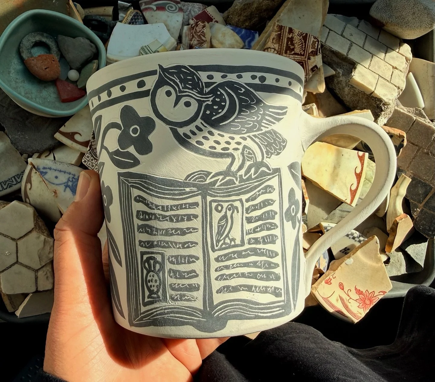 Another mug in progress, baby steps here as I emerge from a week&rsquo;s flu fog. Don&rsquo;t get it! 

And today&rsquo;s beach view. You will have to imagine the snow buntings, I&rsquo;ll never get a good pic of them&hellip;