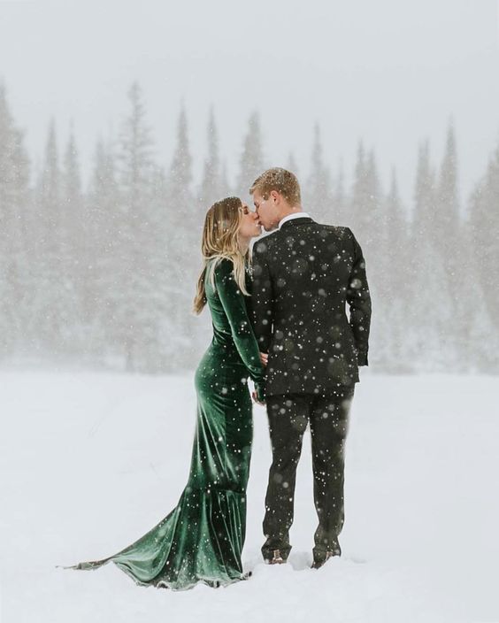 Winter Wedding Theme, Christmas Wedding Ideas, December Wedding Inspiration - Bride & Groom Couple Photoshoot.jpg