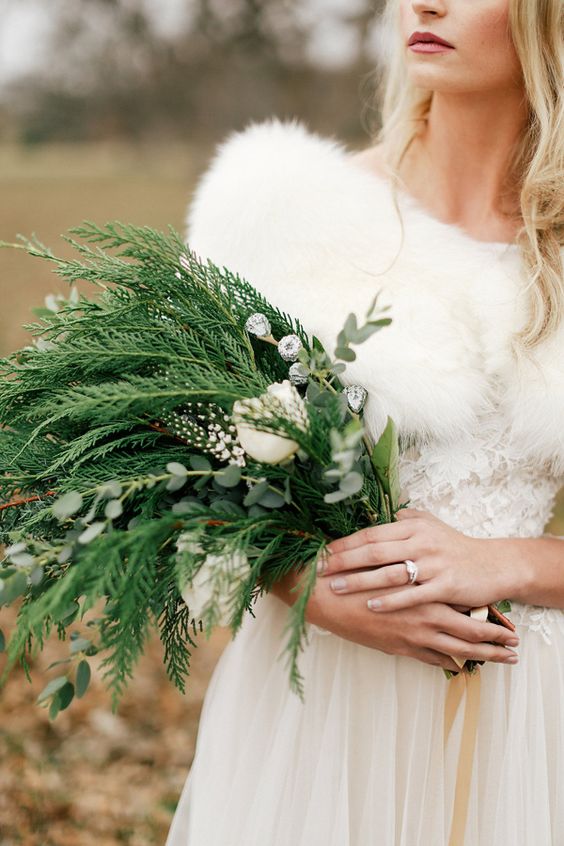 Winter Wedding Theme, Christmas Wedding Ideas, December Wedding Inspiration - Bouquet.jpg