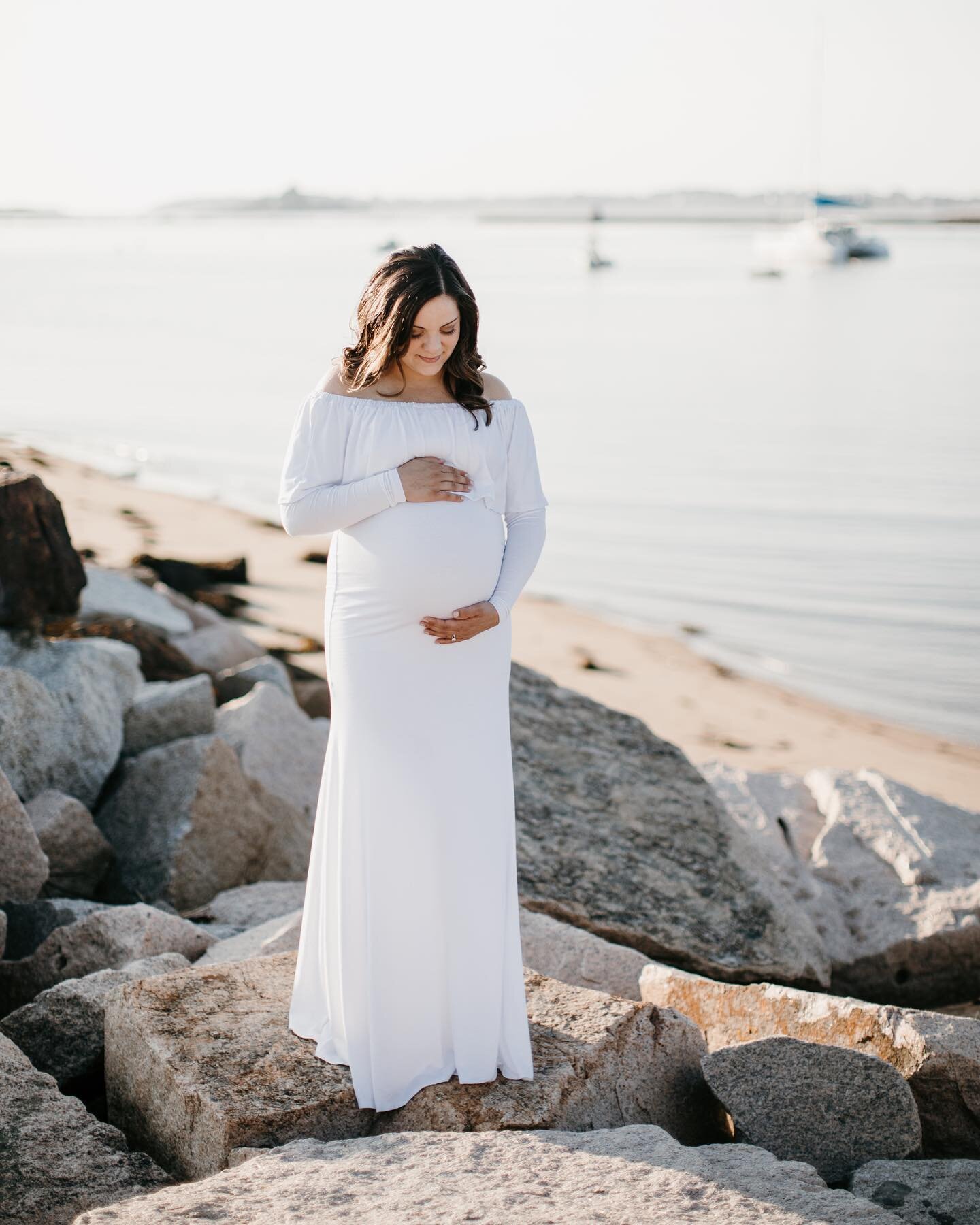 On this rainy day, I&rsquo;m daydreaming of warm sunrises at the beach. I have many maternity shoots coming up and I&rsquo;m so excited to photograph beautiful mommas! 💗