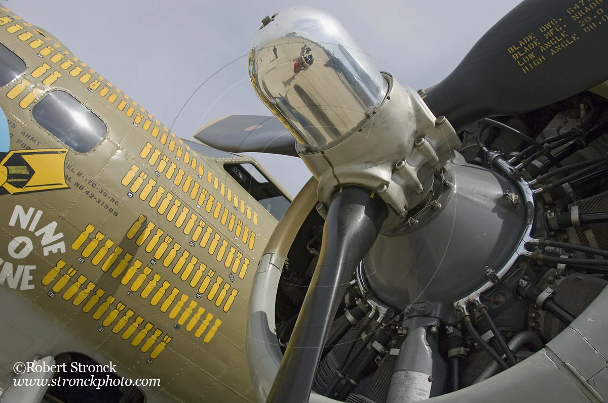   B-17G 9-cylinder radial engine &nbsp; [b17gprop808_316]   