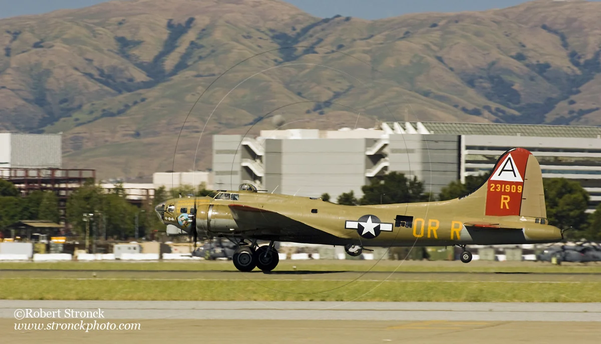   B-17G take-off from Moffett Field  [b17takeoff8063107]   