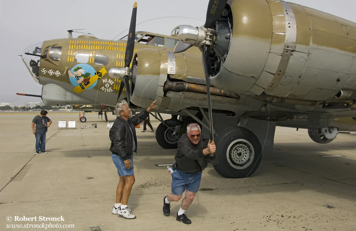   B-17G ground crew prepares for flight  &nbsp;[b17g_prep808344]   