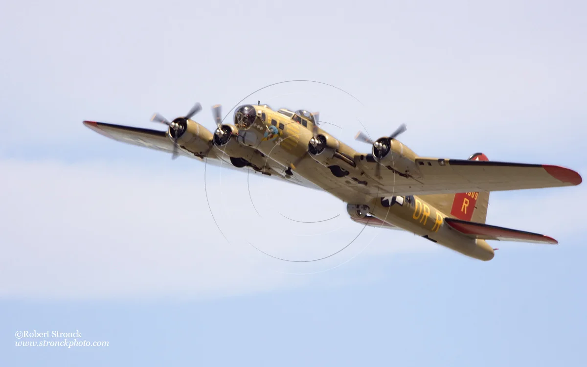   B-17G airborne &nbsp;  [b17_807ww2_29]   