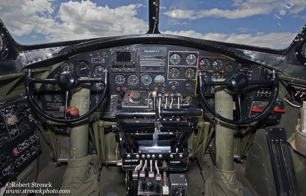   B-17G cockpit controls&nbsp; [b17_cockpit810480]   